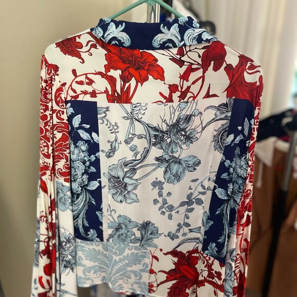 Alice + Olivia- Willa Floral Bell-Sleeve Blouse - Picture 3 of 3